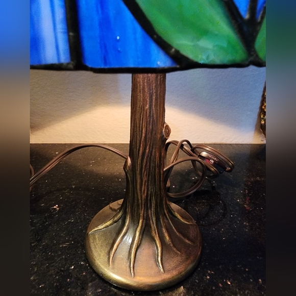 ❤️SOLD❤️ Tiffany Style Stained Glass Accent Table Lamp Tulips! - Picture 3 of 8
